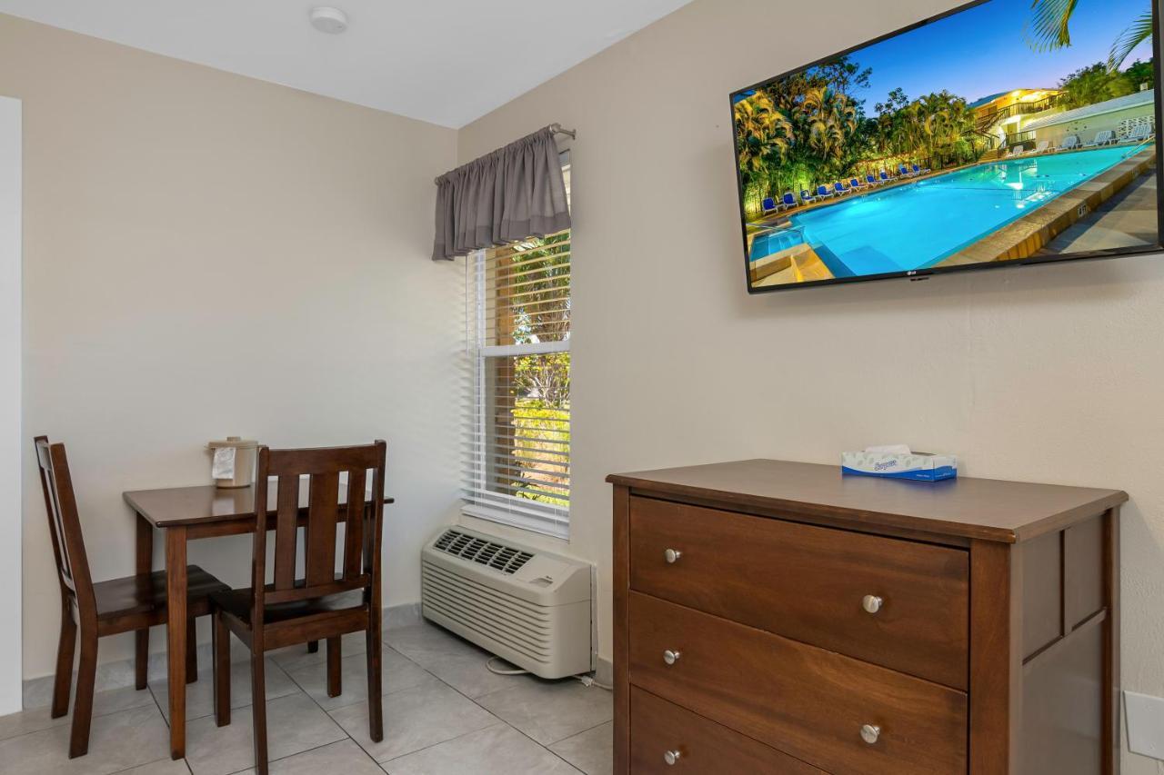 The Fairways Inn Of North Naples Buitenkant foto