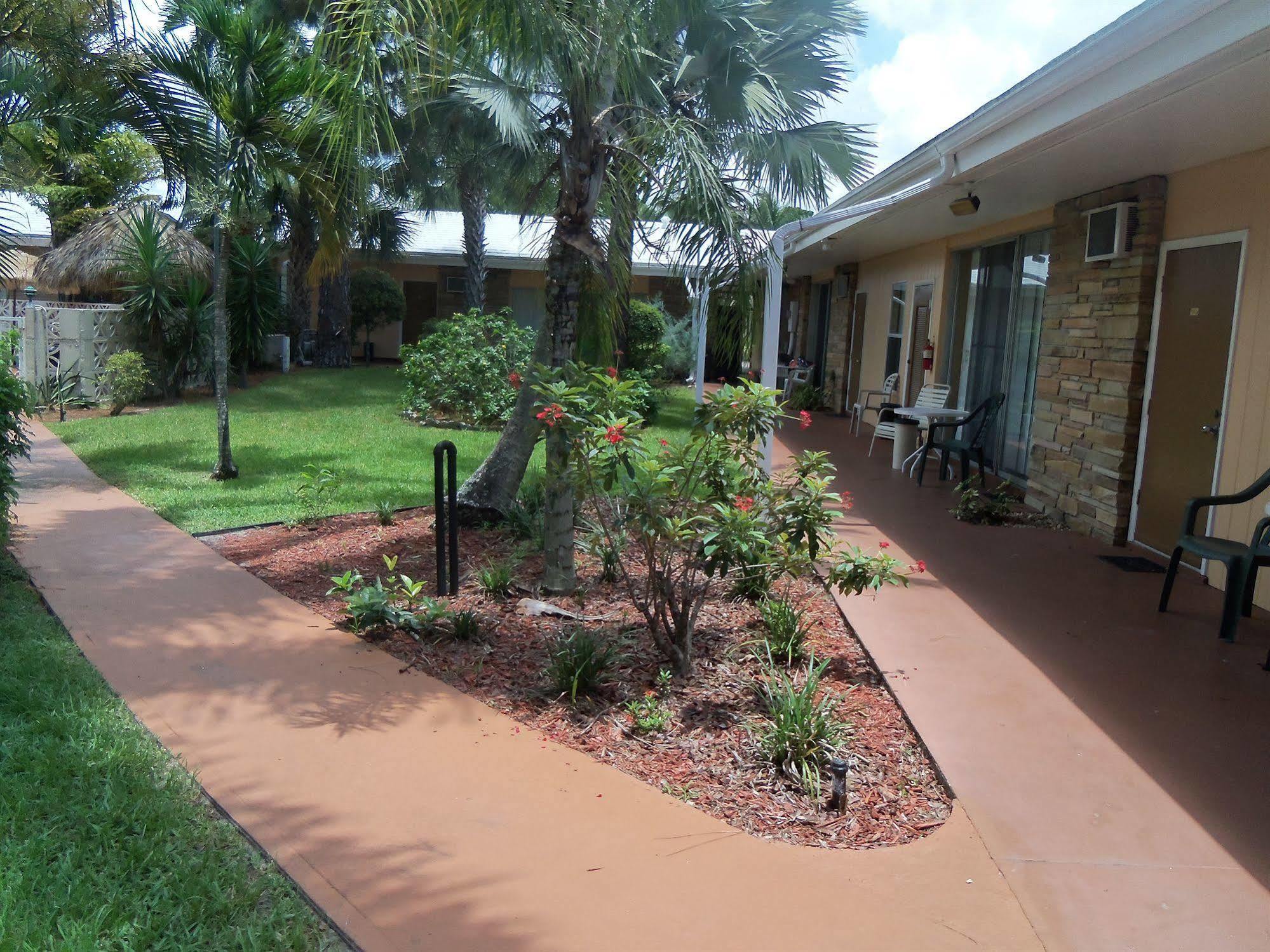 The Fairways Inn Of North Naples Buitenkant foto
